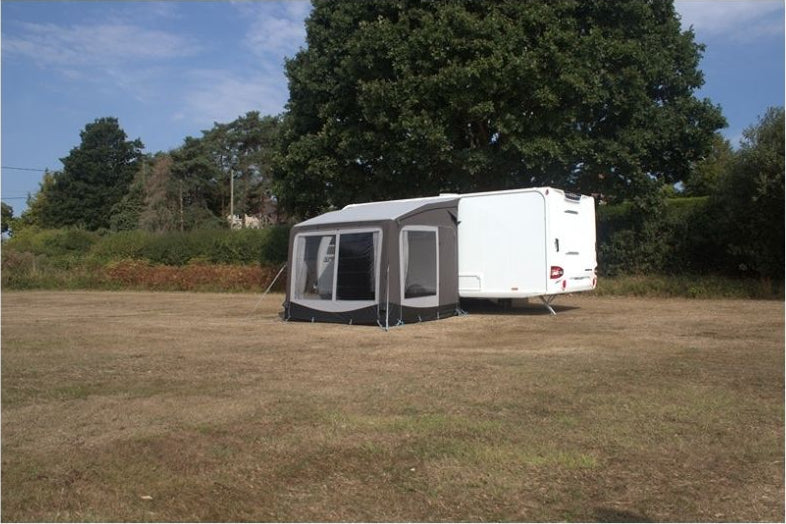 Telta Pure 260 på hvit campingvogn