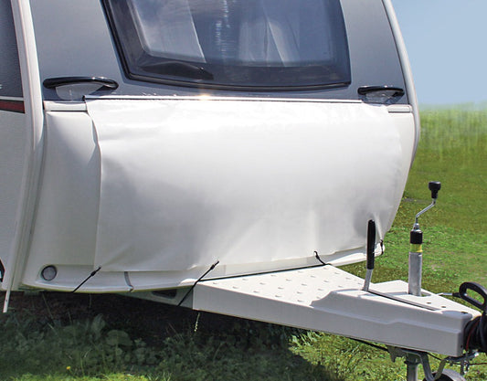trekk til gasskasse på campingvogn vist på en vogn parkert på en gressbakke med blå horisont