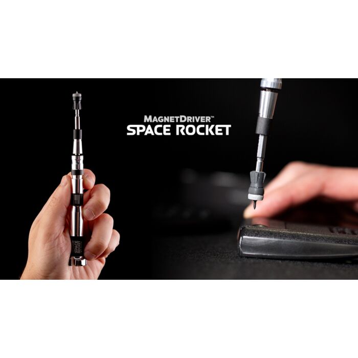 2 x space rocket, et vist i en hånd og det andre i bruk