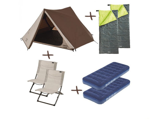 festivalsettets deler , 2 stoler, 2 blå  mdrasser 2 grønn og gule soveposer og 2 beige campingstoler ved siden av trigano telt
