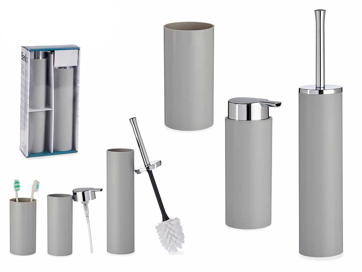 Baderomstilbehør grå med tannglass såpedispenser og wc børstevist på hvit bakgrunn 