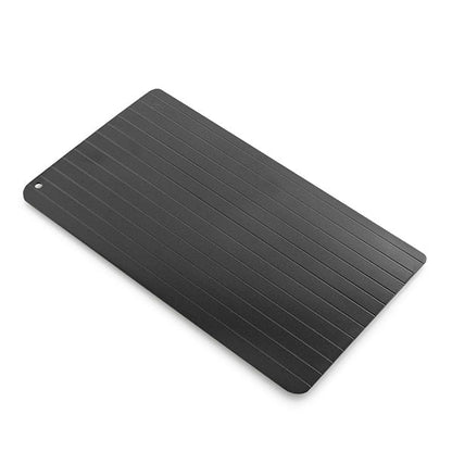 hutrigtinende plate i sort farge på hvit bakgrunn